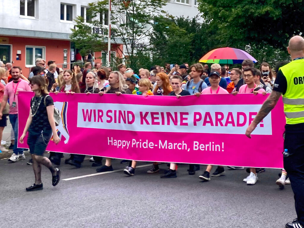 'Wir sind keine Parade!' – We're not a parade!