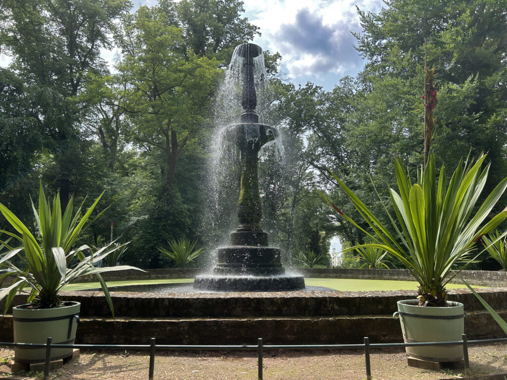 The phallic fountain on Pfaueninsel bursting water from its tip.