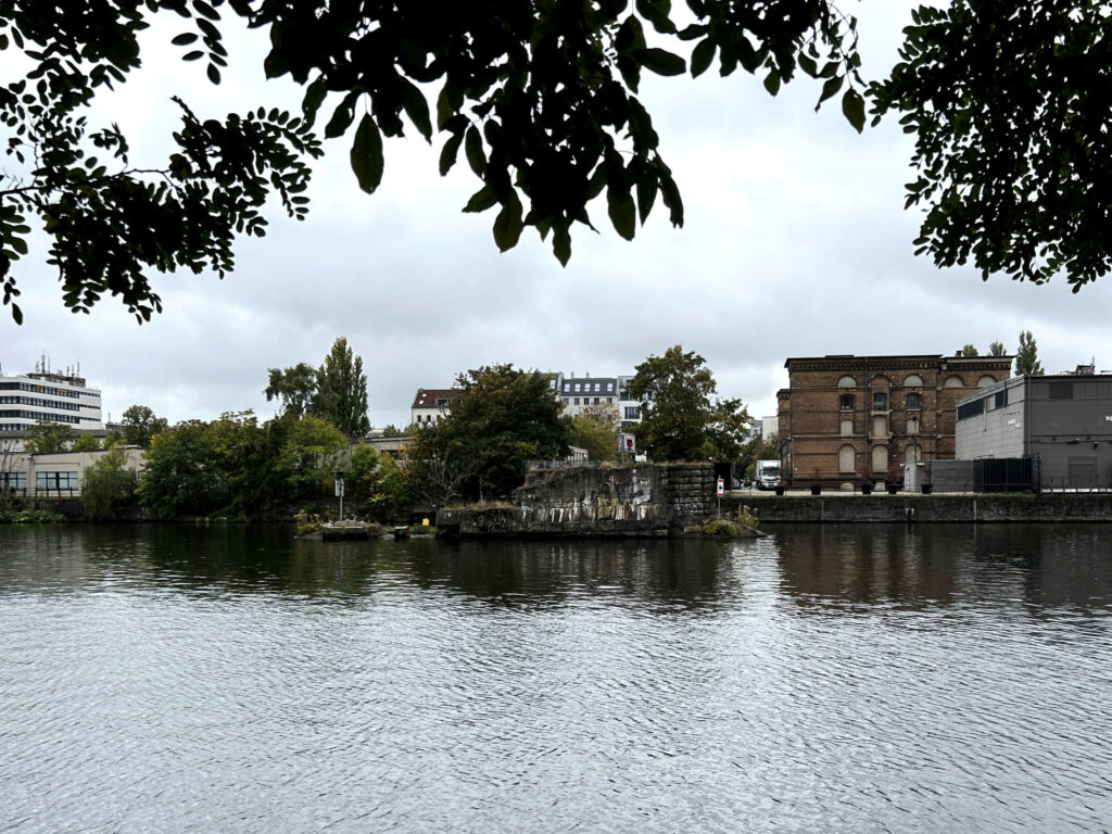 The Brommybrücke seen from Friedrichshain.