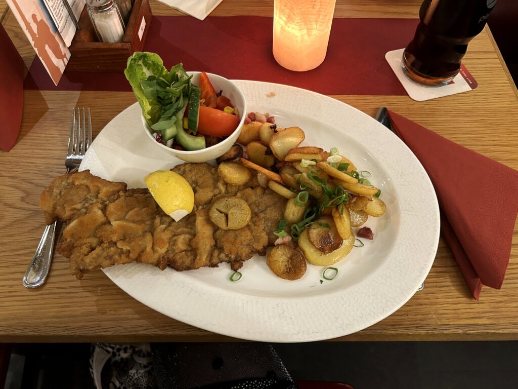 Nante Eck的维也纳炸肉排。