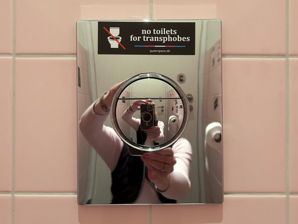 The restroom at Schwules Museum.