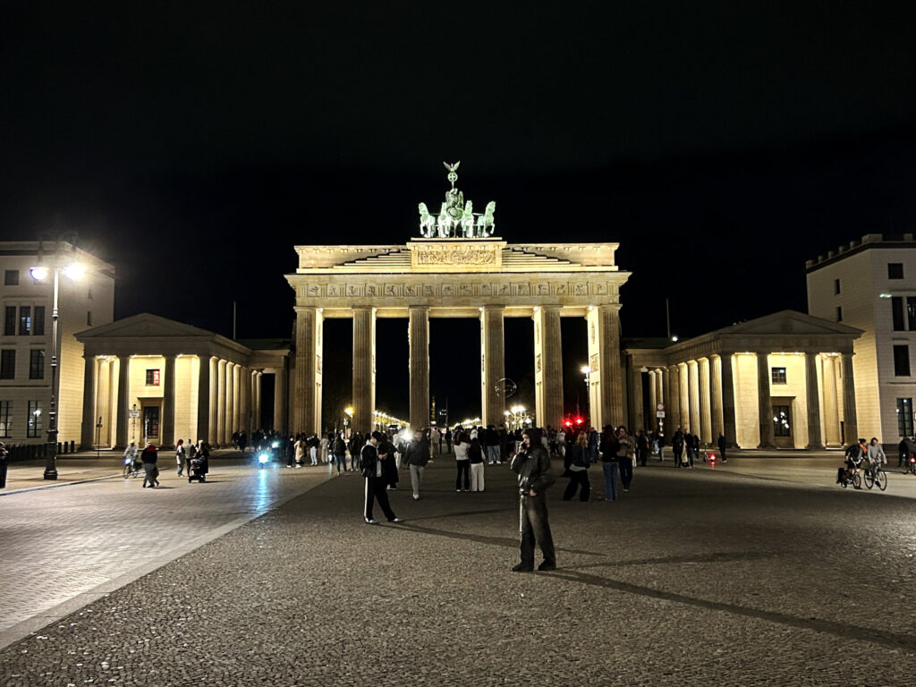 Brandenburg Gate at night.
