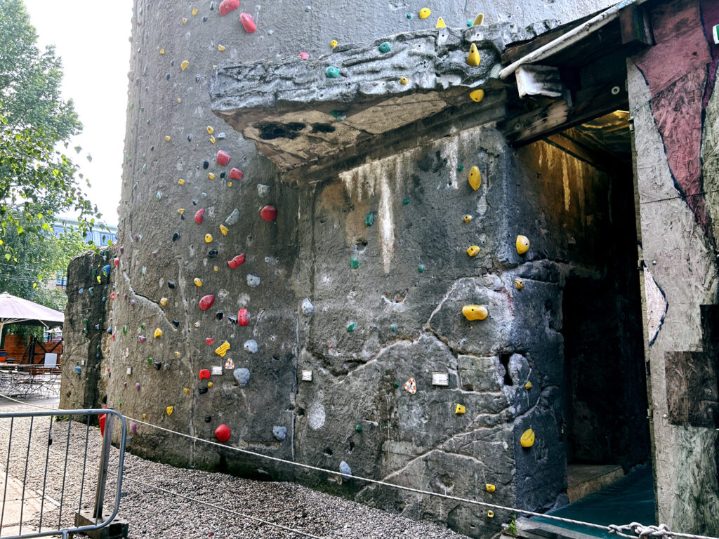 One entrance to the Zombeck tower and the gribs on the climbing wall.