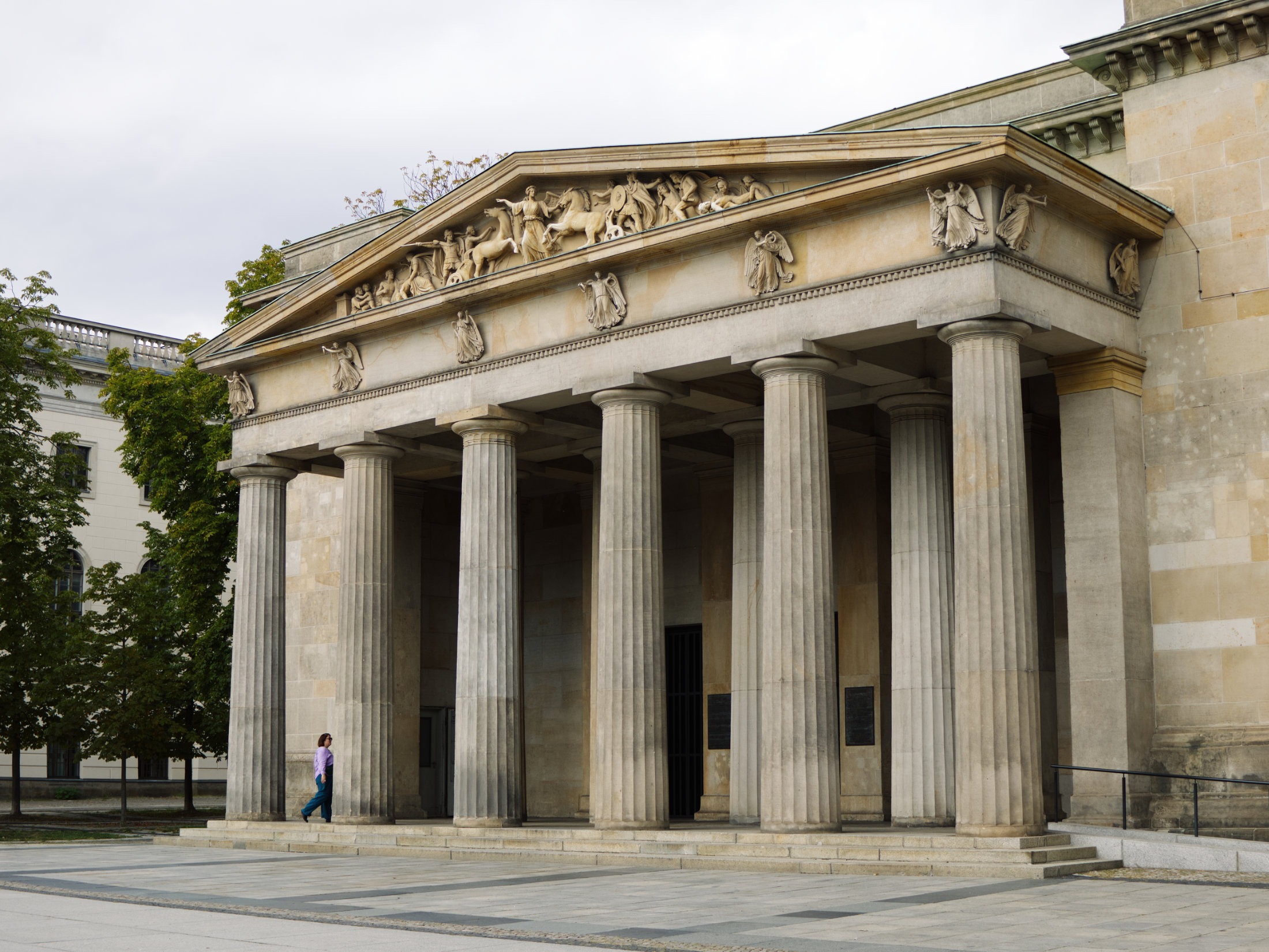 Neue Wache har haft mange liv
